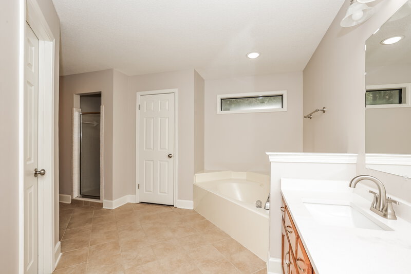 1,975/Mo, 1671 Hunters Rest Ln Cordova, TN 38016 Main Bathroom View