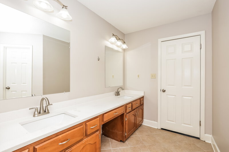 1,975/Mo, 1671 Hunters Rest Ln Cordova, TN 38016 Main Bathroom View 2