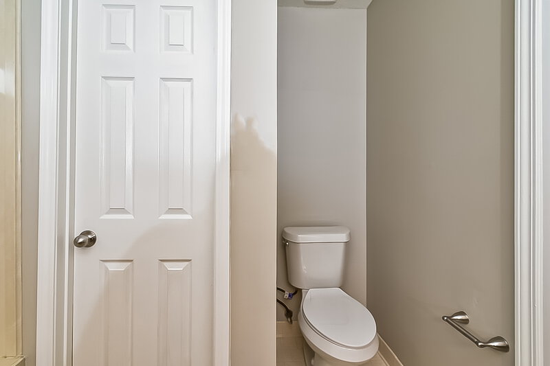 1,870/Mo, 8419 Duval Ave Cordova, TN 38016 Main Bathroom View