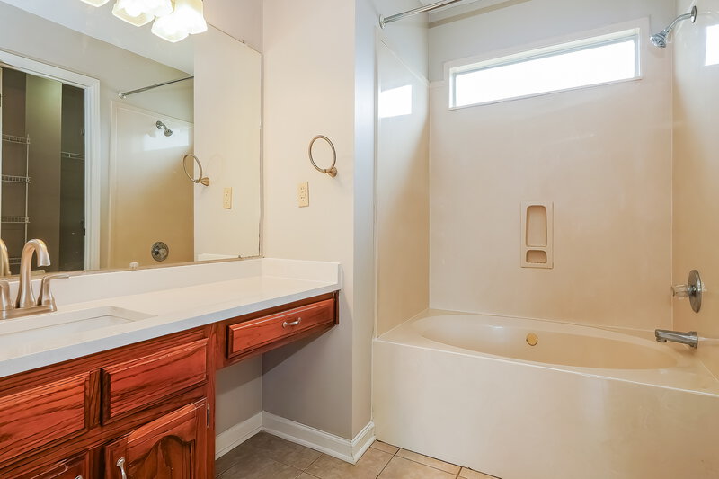 1,725/Mo, 8419 Duval Ave Cordova, TN 38016 Bathroom View
