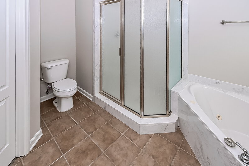 2,395/Mo, 2874 Dawkins Dr Southaven, MS 38672 Main Bathroom View 2