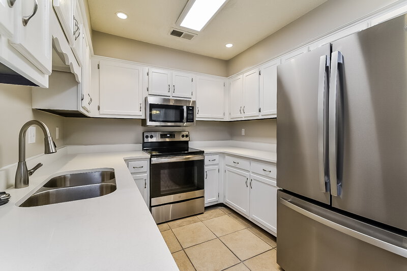 1,760/Mo, 561 Wedgefield Pl Southaven, MS 38671 Kitchen View 2
