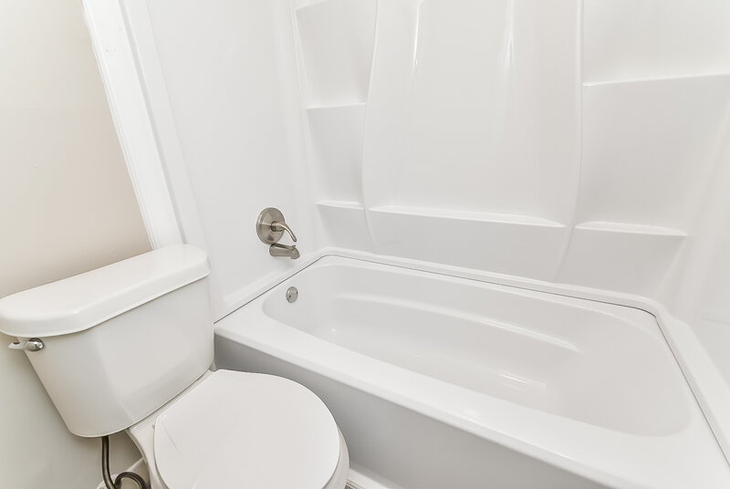 1,760/Mo, 561 Wedgefield Pl Southaven, MS 38671 Main Bathroom View
