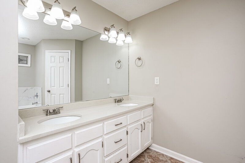 2,415/Mo, 4178 Star Landing Rd E Nesbit, MS 38651 Main Bathroom View