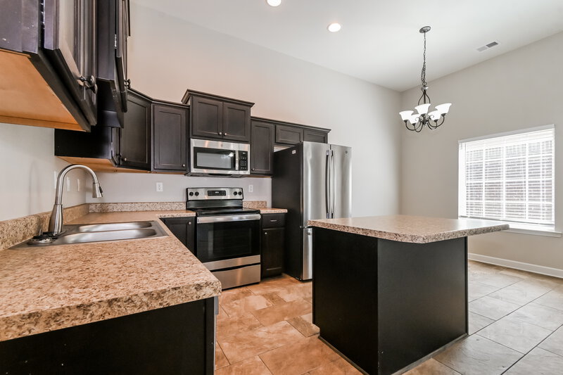 2,315/Mo, 1405 Switzer Cv Southaven, MS 38671 Kitchen View 2