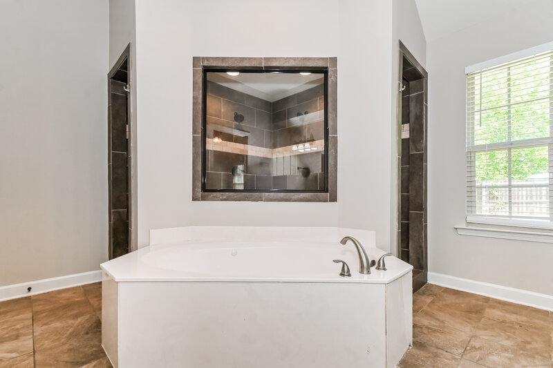 2,315/Mo, 1405 Switzer Cv Southaven, MS 38671 Main Bathroom View