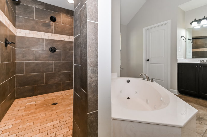 2,315/Mo, 1405 Switzer Cv Southaven, MS 38671 Main Bathroom View 2