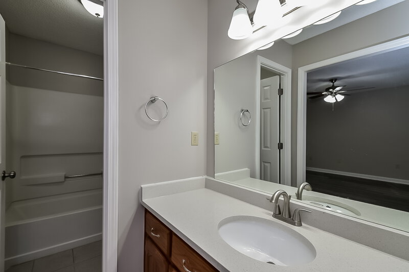 1,745/Mo, 6536 Rosewood Drive Olive Branch, MS 38654 Main Bathroom View 2