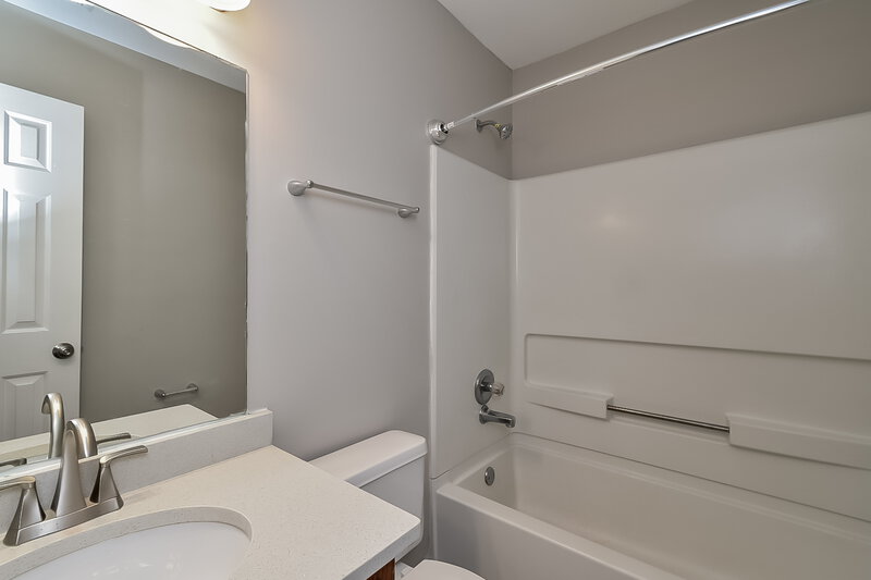 1,745/Mo, 6536 Rosewood Drive Olive Branch, MS 38654 Bathroom View