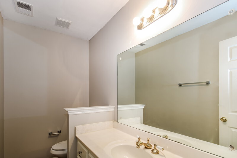 1,970/Mo, 9089 Hearth Stone Cv Memphis, TN 38016 Bathroom View