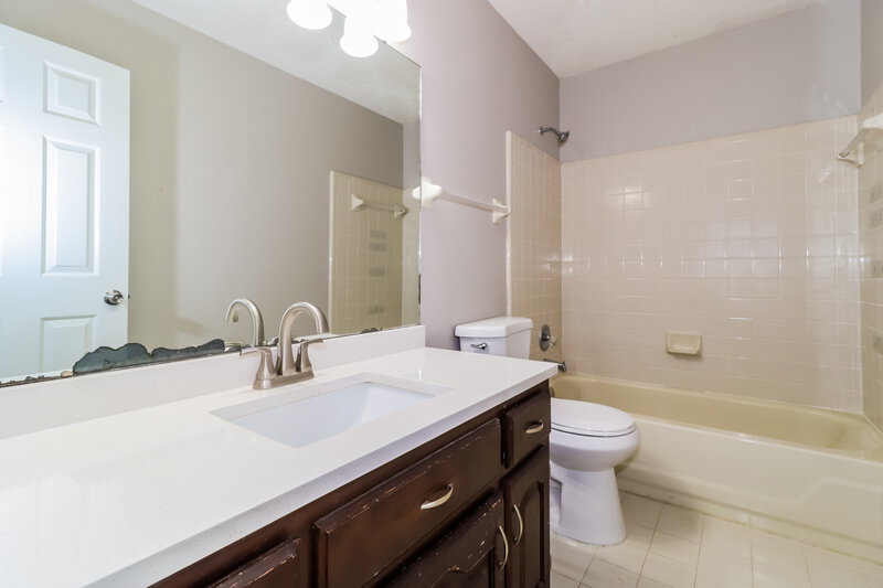 2,325/Mo, 57 S Sanga Rd Cordova, TN 38018 Bathroom View