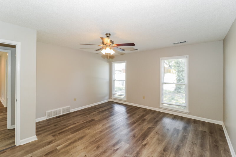 2,300/Mo, 8631 Debbie Kay Ln Cordova, TN 38018 Main Bedroom View 2