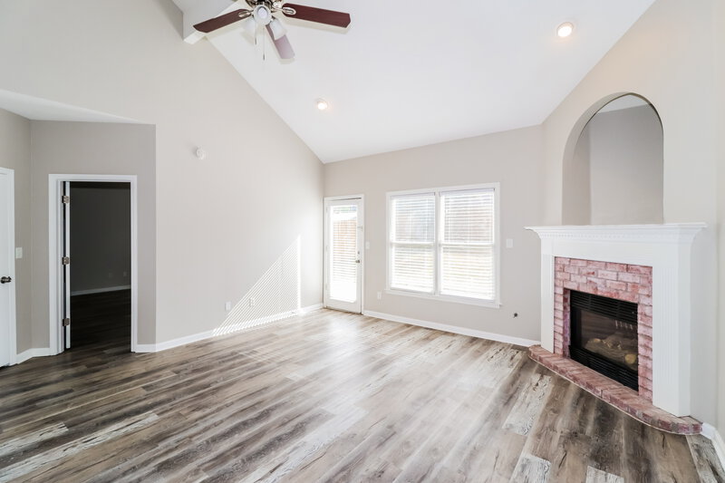 1,860/Mo, 1225 Cordova Green Dr Cordova, TN 38018 Living Room View 2