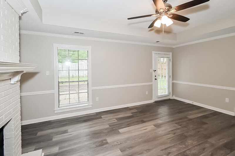 2,035/Mo, 4100 Windermere Rd N Nesbit, MS 38651 Living Room View 2