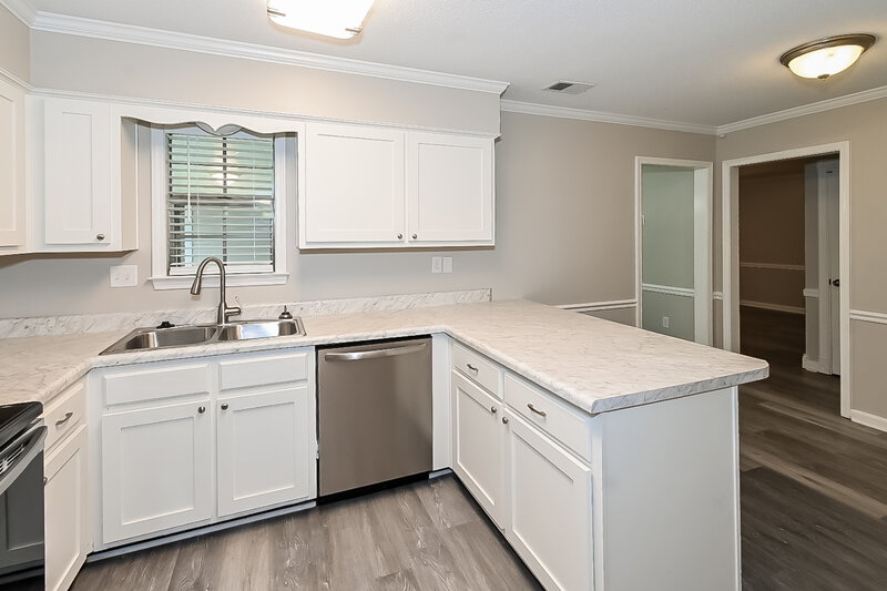 2,035/Mo, 4100 Windermere Rd N Nesbit, MS 38651 Kitchen View 2