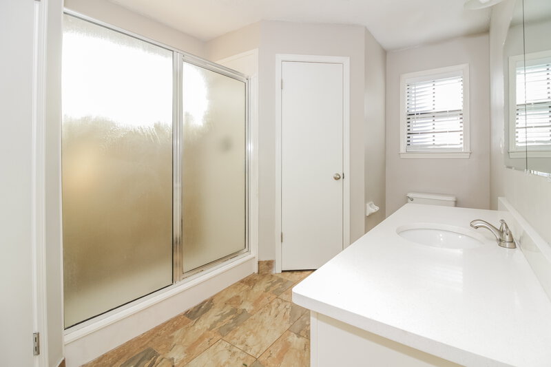 1,870/Mo, 7231 Lamesa Ln Bartlett, TN 38133 Main Bathroom View