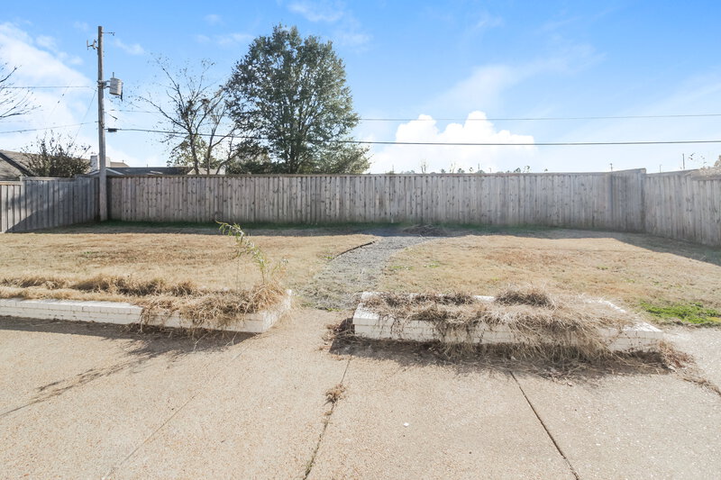 1,870/Mo, 7231 Lamesa Ln Bartlett, TN 38133 Backyard View