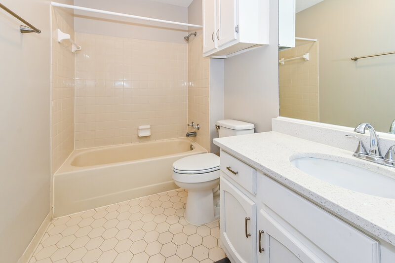 1,790/Mo, 7615 Brooksberry Rd Olive Branch, MS 38654 Main Bathroom View