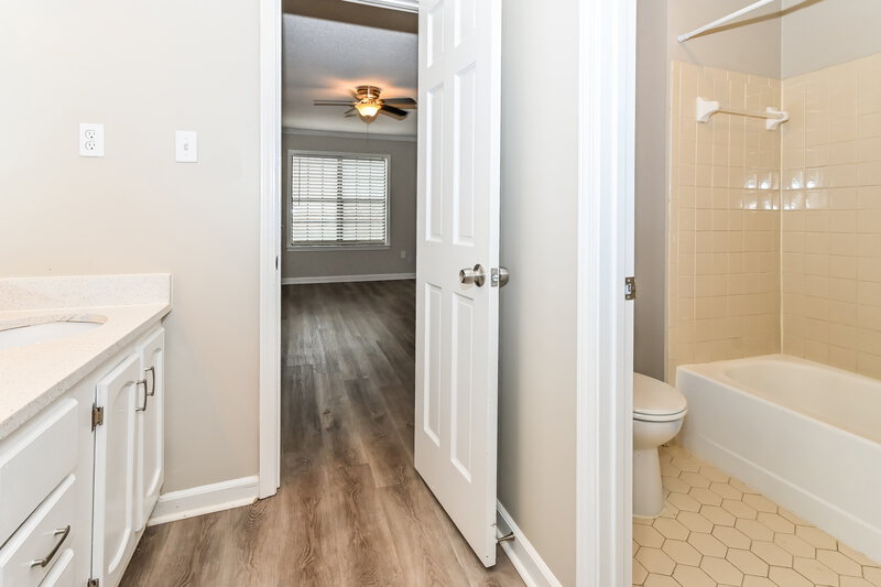 1,790/Mo, 7615 Brooksberry Rd Olive Branch, MS 38654 Bathroom View