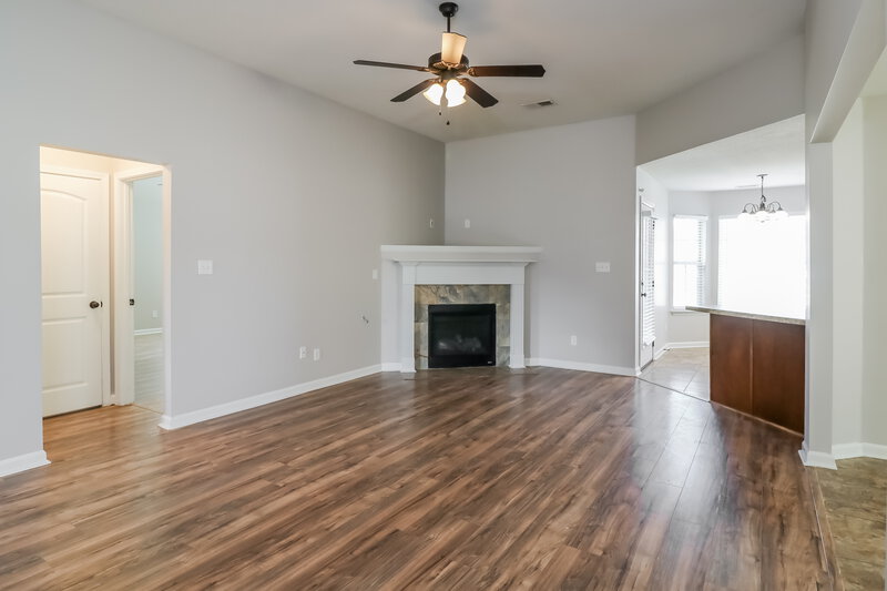 1,870/Mo, 1248 Chestnut Dr Southaven, MS 38671 Living Room View 2