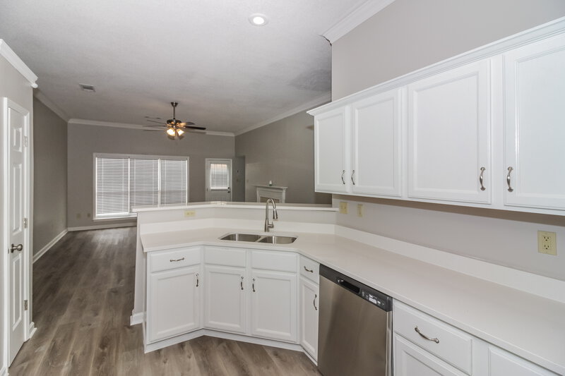 1,920/Mo, 8632 Brer Rabbit Cv Cordova, TN 38018 Kitchen View