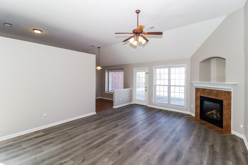 2,065/Mo, 10050 Bloomsbury Ave Cordova, TN 38016 Living Room View