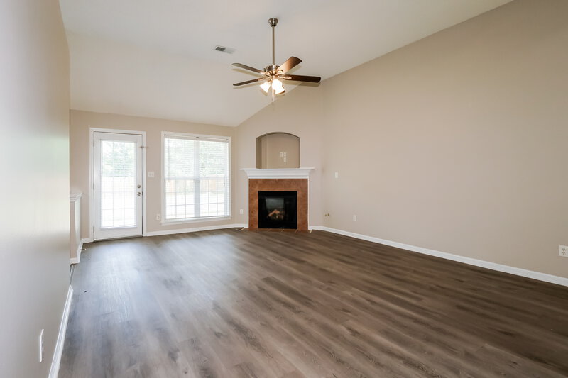 1,940/Mo, 10050 Bloomsbury Ave Cordova, TN 38016 Living Room View