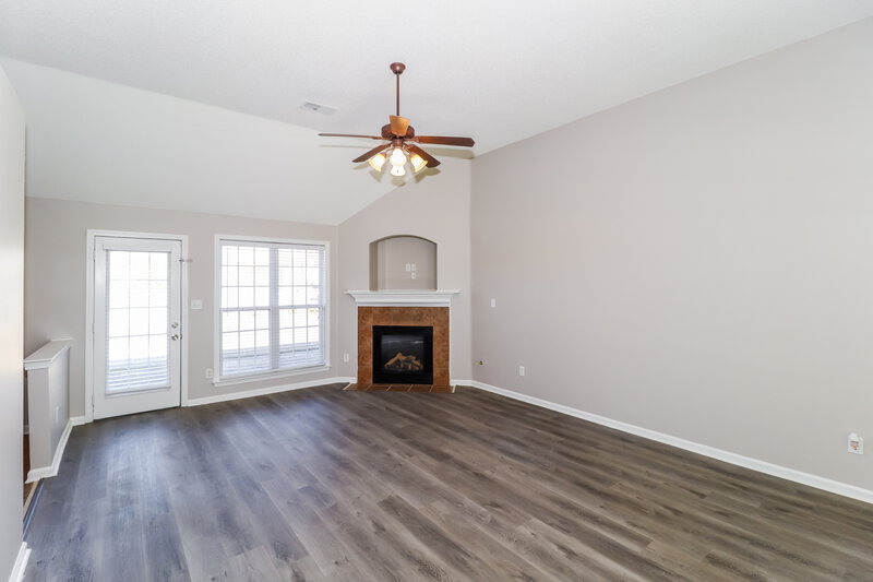 2,065/Mo, 10050 Bloomsbury Ave Cordova, TN 38016 Living Room View 2