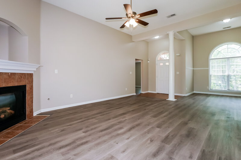 1,940/Mo, 10050 Bloomsbury Ave Cordova, TN 38016 Living Room View 2