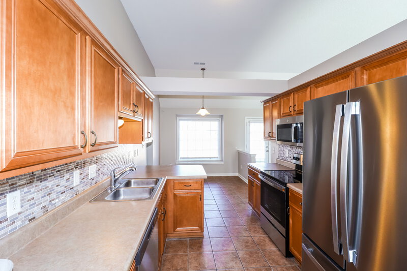 2,065/Mo, 10050 Bloomsbury Ave Cordova, TN 38016 Kitchen View 2