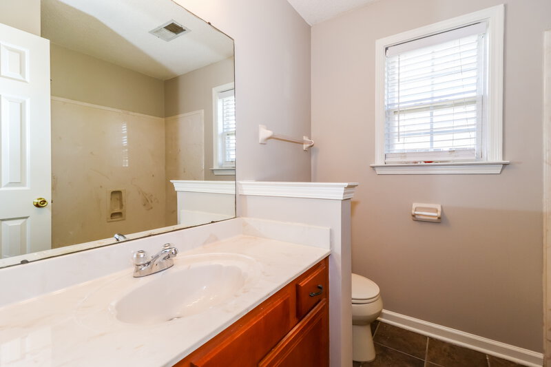 2,065/Mo, 10050 Bloomsbury Ave Cordova, TN 38016 Bathroom View