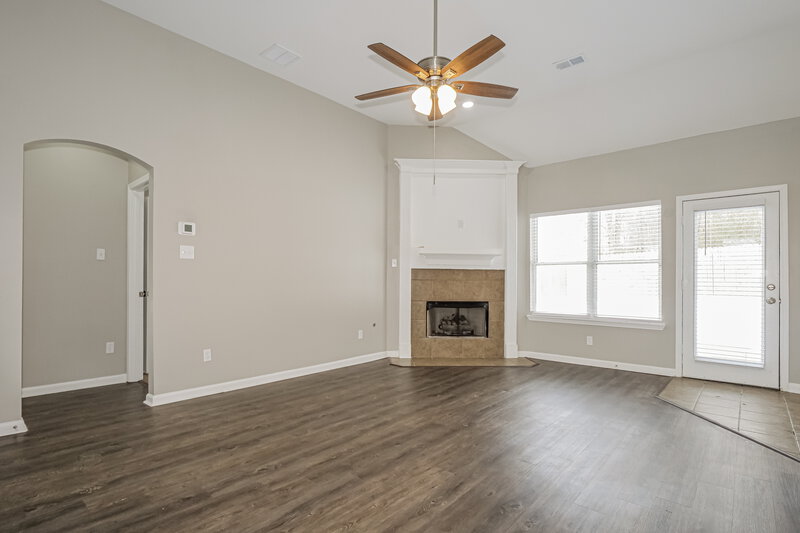 1,730/Mo, 45 Sadie Cv Oakland, TN 38060 Living Room View