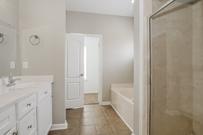 1,730/Mo, 45 Sadie Cv Oakland, TN 38060 Main Bathroom View