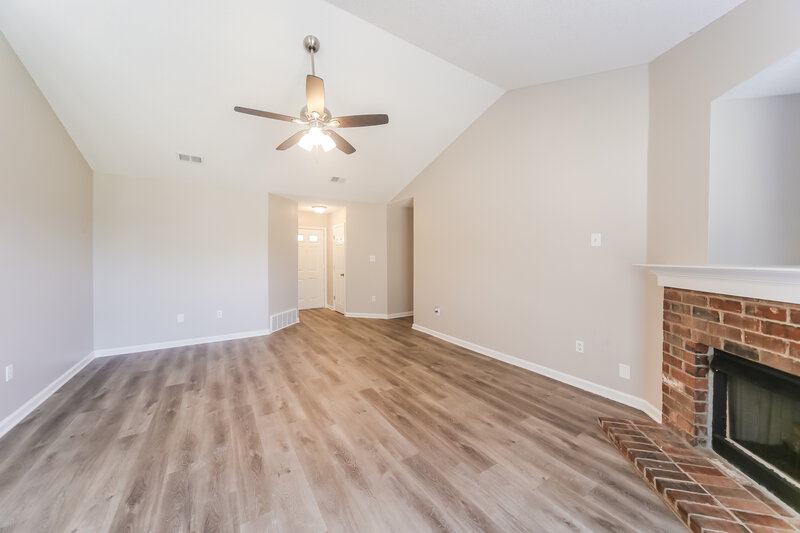 1,645/Mo, 1202 Central Park Cv Southaven, MS 38671 Living Room View 2