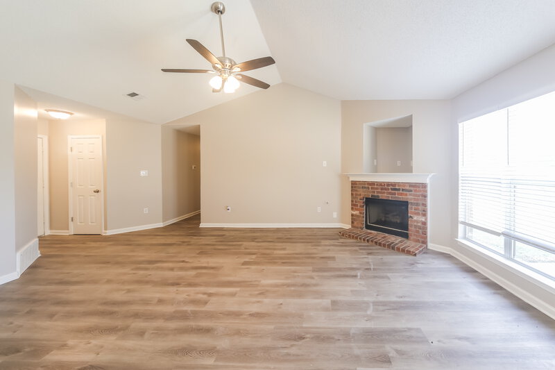 1,645/Mo, 1202 Central Park Cv Southaven, MS 38671 Living Room View 3