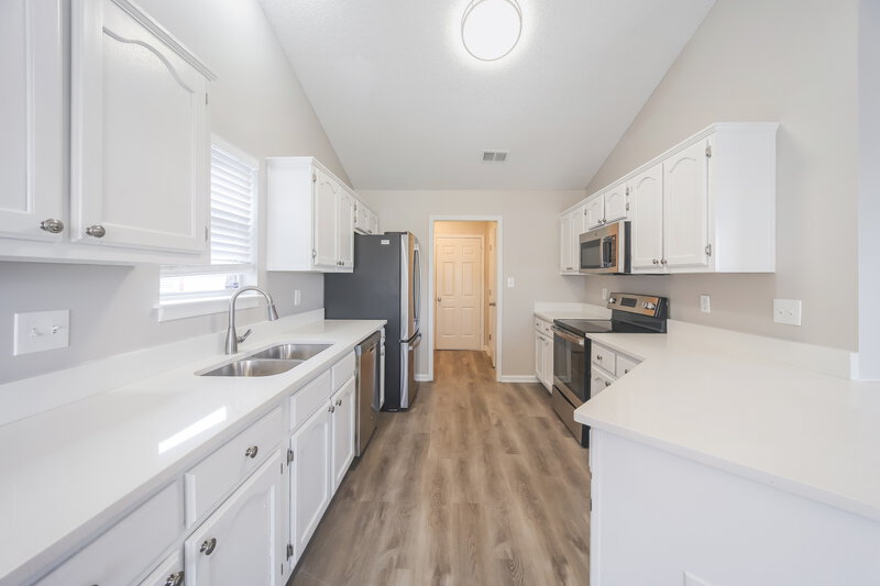 1,645/Mo, 1202 Central Park Cv Southaven, MS 38671 Kitchen View
