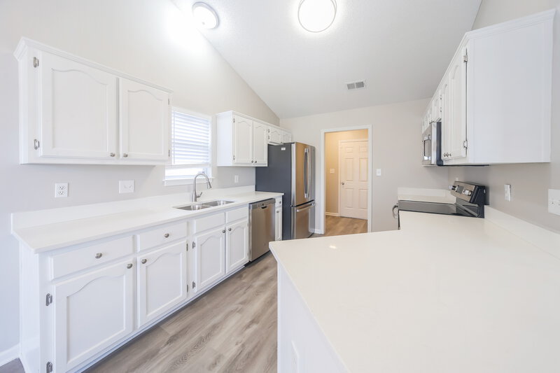 1,645/Mo, 1202 Central Park Cv Southaven, MS 38671 Kitchen View 2