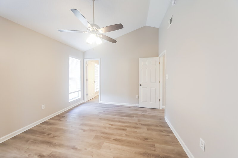1,645/Mo, 1202 Central Park Cv Southaven, MS 38671 Main Bedroom View 2
