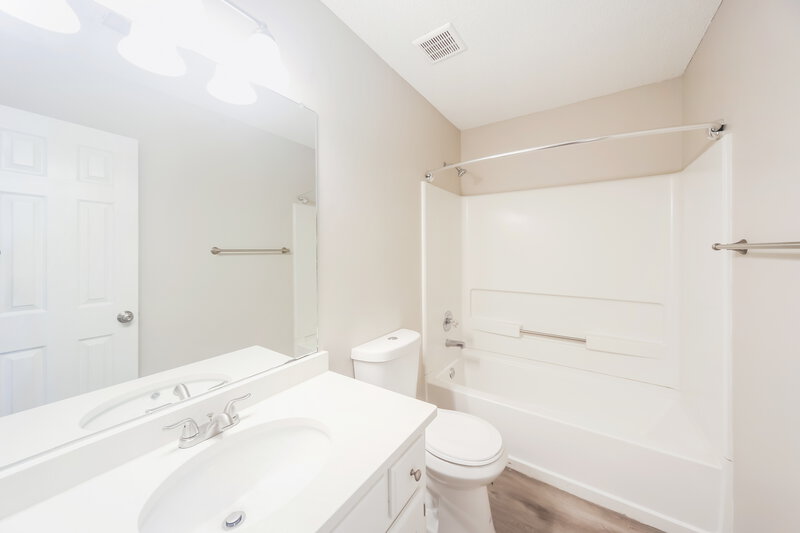 1,645/Mo, 1202 Central Park Cv Southaven, MS 38671 Bathroom View