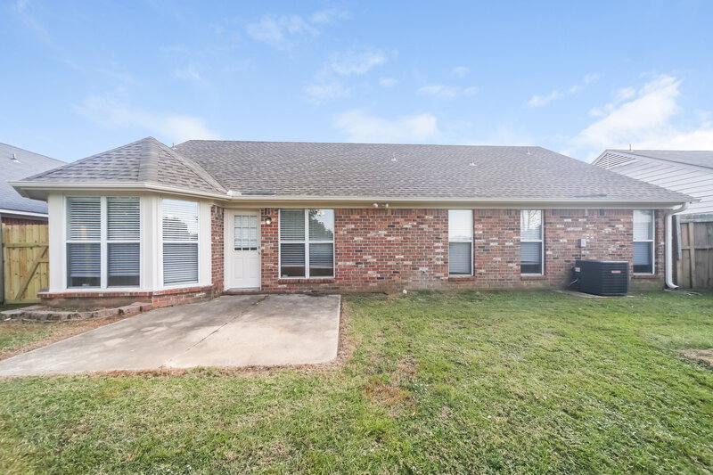 1,645/Mo, 1202 Central Park Cv Southaven, MS 38671 Rear View
