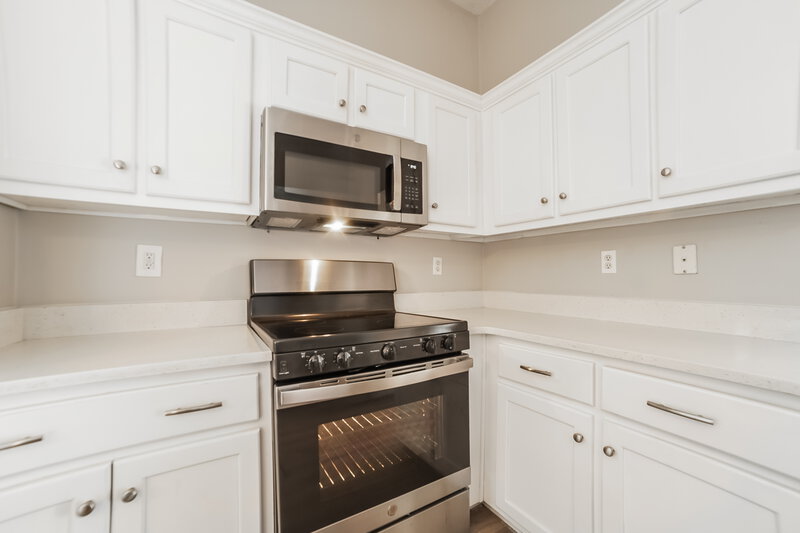 1,950/Mo, 934 Parham Dr Southaven, MS 38671 Kitchen View 2