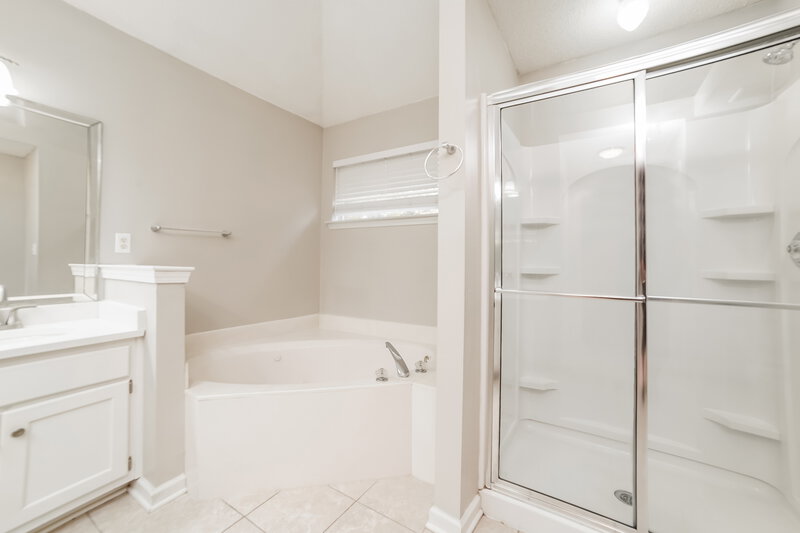 1,950/Mo, 934 Parham Dr Southaven, MS 38671 Main Bathroom View