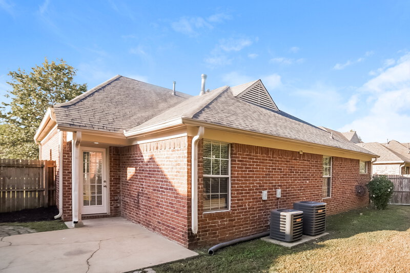 1,950/Mo, 934 Parham Dr Southaven, MS 38671 Rear View