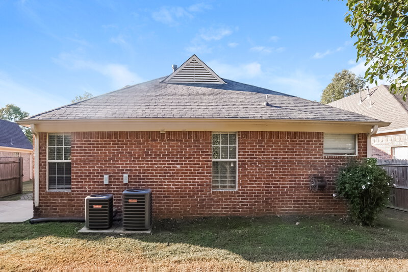 1,950/Mo, 934 Parham Dr Southaven, MS 38671 Rear View 2