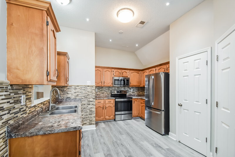 1,655/Mo, 8457 Regal Bend Dr Olive Branch, MS 38654 Kitchen View 2