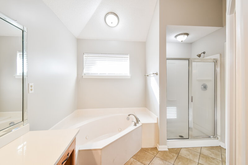 1,655/Mo, 8457 Regal Bend Dr Olive Branch, MS 38654 Main Bathroom View