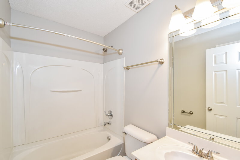1,655/Mo, 8457 Regal Bend Dr Olive Branch, MS 38654 Bathroom View