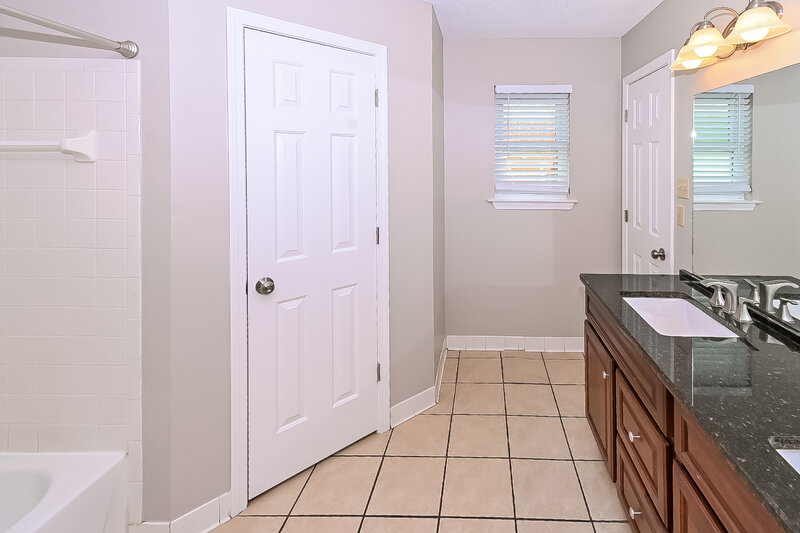 1,745/Mo, 2595 Bryce Cv Horn Lake, MS 38637 Bathroom View