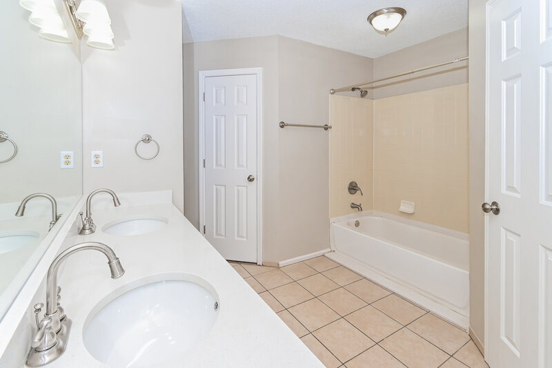 1,595/Mo, 2553 Bryce Cv Horn Lake, MS 38637 Main Bathroom View