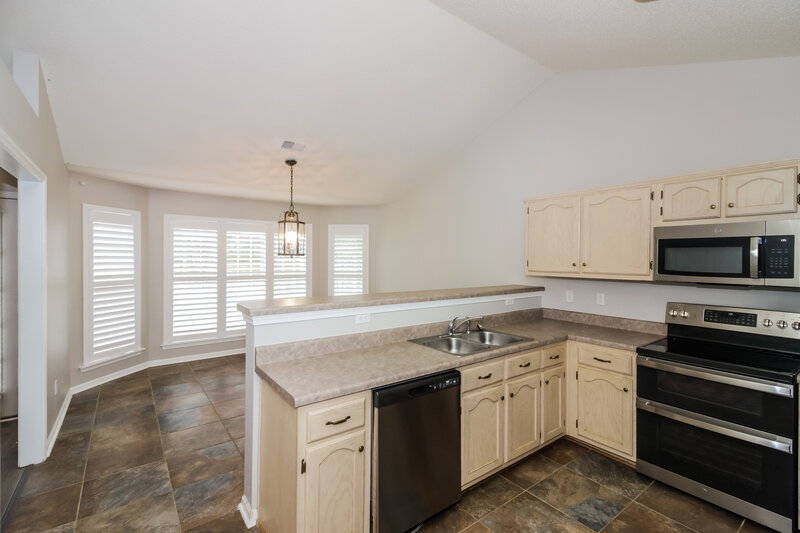 1,865/Mo, 1486 Mcallen Cv Cordova, TN 38016 Kitchen View 2